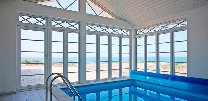 Great swimming pool with scenic view of the sea